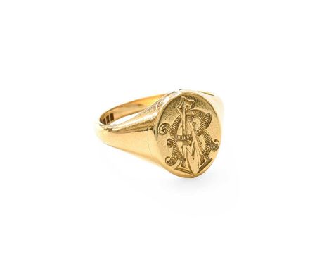 An 18 Carat Gold Signet Ring, with a hinged locket compartment, finger size RThe ring is in good condition, with slight scuff