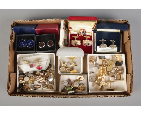A tray of assorted cufflinks and tie slides to include Stratton, Atlas Edition, commemorative and animal themed examples.  