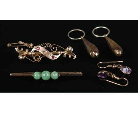 A collection of 9ct Gold and yellow metal jewellery. Comprising of 9ct Gold garnet and diamond brooch with Chester hallmark, 