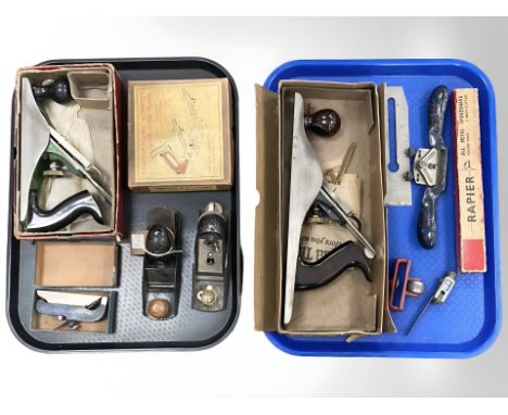 A group of woodworking tools and planes, to include Stanley No. 5, Record No. 0151, a Rapier 2" spoke shave, a Rapier No. 400
