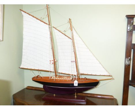 Model pond yacht