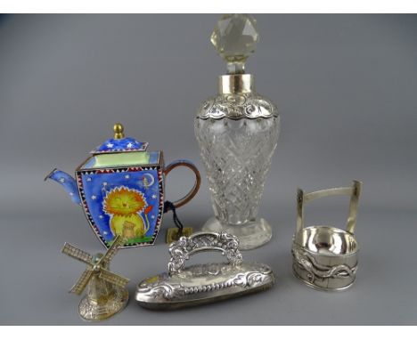 A MIXED GROUP OF SILVER AND OTHER COLLECTABLES to include a hallmarked nail buffer with winged cherub head decoration, a Dutc