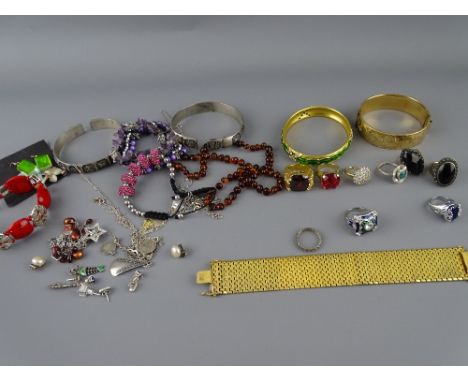 GOLD, SILVER AND OTHER COLLECTABLE JEWELLERY to include a quality enamel and paste set bangle after designs by 'Faberge', ret