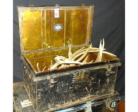 A quantity of stags antlers, in vintage painted metal trunk, 14 antlers in total (a lot)