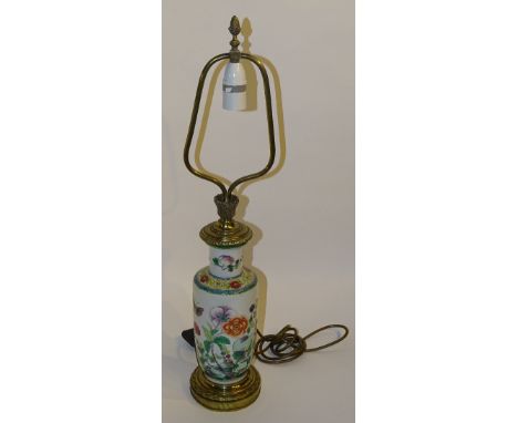 A Chinese famille verte vase lamp, decorated with flowers and butterflies on white ground, with brass downlight finial to top