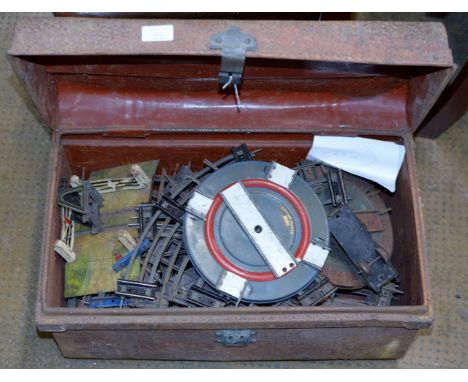 AN OLD METAL TRUNK CONTAINING VARIOUS MODEL RAILWAY ACCESSORIES     