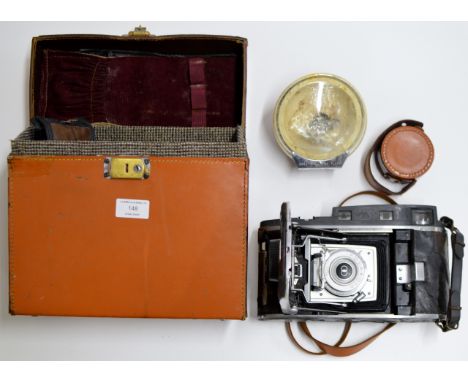 AN OLD &amp; LARGE POLAROID CAMERA WITH SOME ACCESSORIES &amp; LEATHER BOUND CARRY CASE     