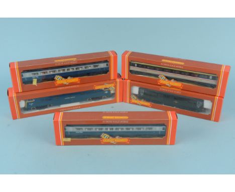 Fived boxed Hornby coaches and R778 BR Class 52 diesel Western Harrier engine