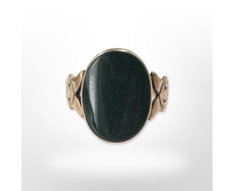 A 14ct yellow gold ring set with bloodstone, size S. CONDITION REPORT: 4.2g.