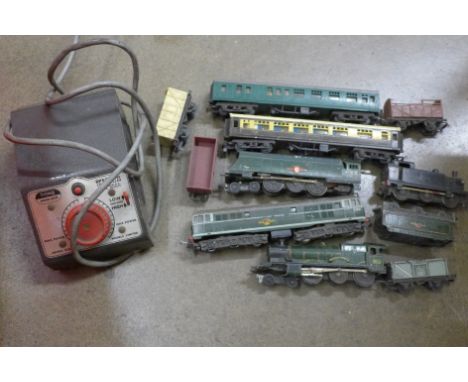 A box of OO gauge model rail, a/f **PLEASE NOTE THIS LOT IS NOT ELIGIBLE FOR IN-HOUSE POSTING AND PACKING**