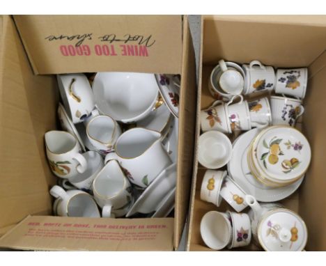 A collection of Royal Worcester Evesham  (2 boxes) **PLEASE NOTE THIS LOT IS NOT ELIGIBLE FOR IN-HOUSE POSTING AND PACKING** 