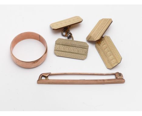 9ct rose gold wedding band 3.8g, 9ct tie pin and a pair of 18ct gold front and back cufflinks in fitted box 