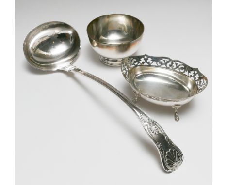 Modern silver sugar basin weighing 6 troy ozs together with silver plated ladle and sweetmeat dish