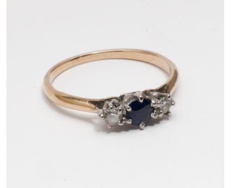 Platinum and 9ct gold vintage sapphire and diamond 3 stone ring - size L