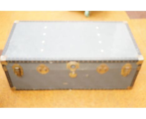 Large steamer trunk 