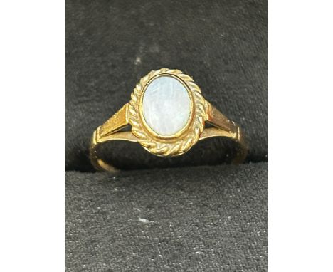 9ct gold opal ring, size M, 1.4grams