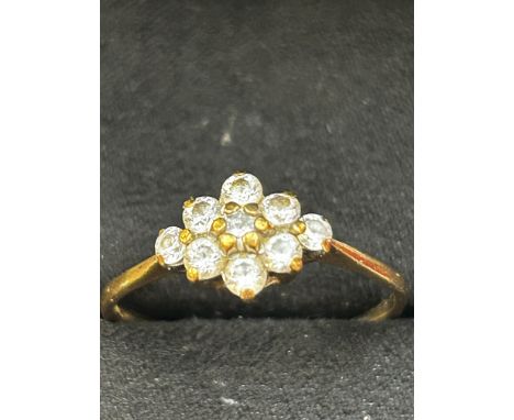 9ct gold ring with cz stones, size S, 1.5grams