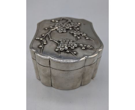 A Chinese export silver box, embossed with lotus, marks to base, 160g, H.4.5cm L.8cm