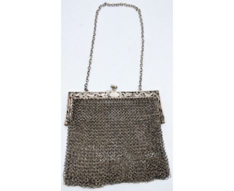 A late 19th/early 20th century Chinese export silver mesh handbag, decorated with stylised dragons, vacant cartouche, 208g, H