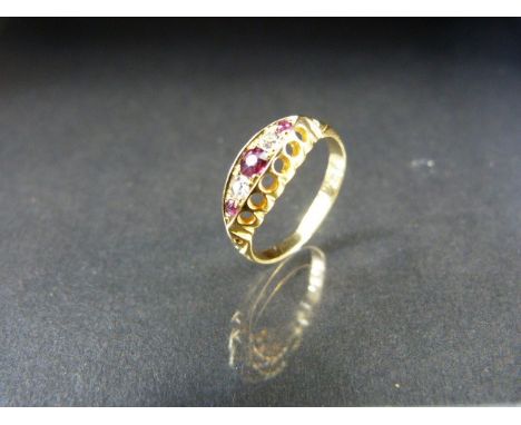 18ct hallmarked Ruby and Diamond Boat ring - approx weight - 2g