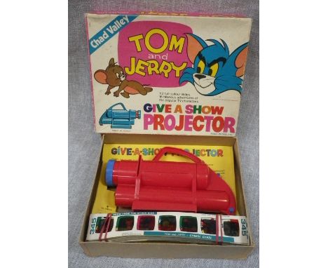 CHAD VALLEY: A VINTAGE TOM AND JERRY  'GIVE A SHOW' PROJECTOR, complete in original cardboard box with slides