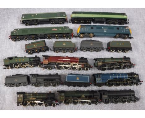 A COLLECTION OF 00 GAUGE LOCOMOTIVES and tenders by Bachmann, Lima and Mainline including 'County of Worcester' and similar l