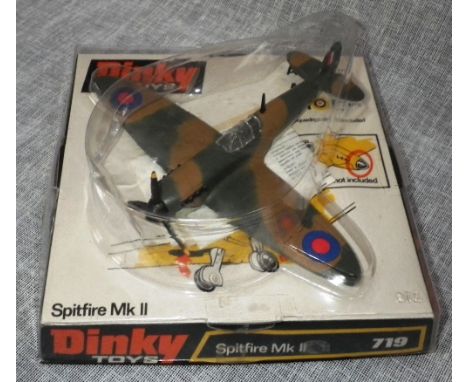 DINKY TOYS: A SPITFIRE MARK II (model 719) in original packaging with leaflet 