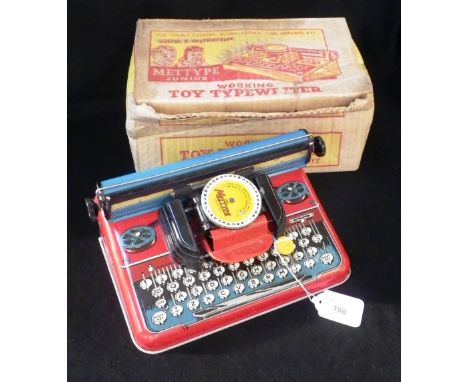A VINTAGE 1950'S 'METTYPE JUNIOR' WORKING TOY TYPEWRITER with original cardboard box