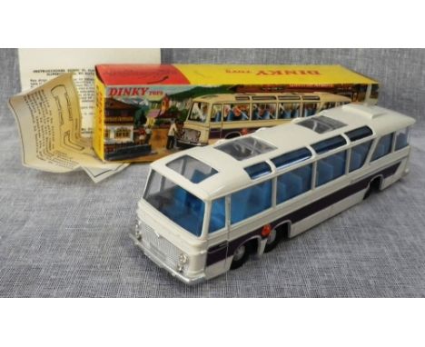 DINKY TOYS: A VEGA MAJOR LUXURY COACH with independently flashing indicators (model 952) boxed with instruction leaflet