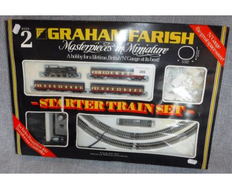 GRAHAM FARISH: MASTERPIECES IN MINIATURE, an N gauge starter train set (size 2) boxed
