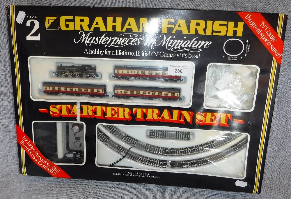 GRAHAM FARISH MASTERPIECES IN MINIATURE, an N gauge starter train set
