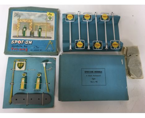 Triang Spot on, boxed, #L146 , Shell forecourt signs x6 and #L1728 BP garage set