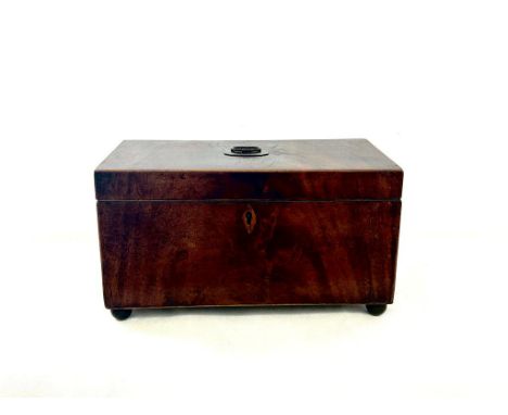 Georgian mahogany 3 compartment tea caddy with key 