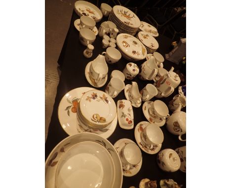 Large quantity of Royal Worcester Evesham and Evesham Vale ceramics, seventy pieces
