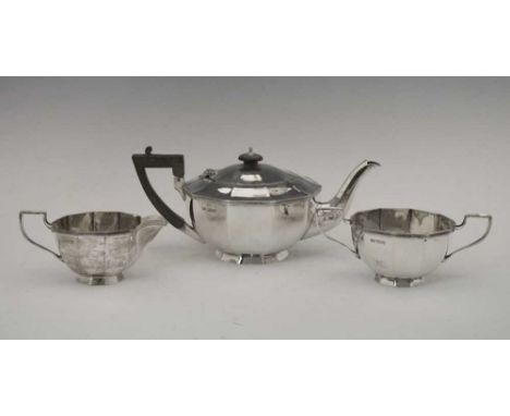 George V silver three-piece tea set with faceted body and stylised border, comprising teapot, milk jug and sugar bowl, Sheffi