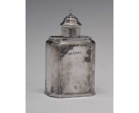 Edward VII Britannia standard silver tea caddy, in the early 18th Century manner, of canted rectangular form with sliding cov