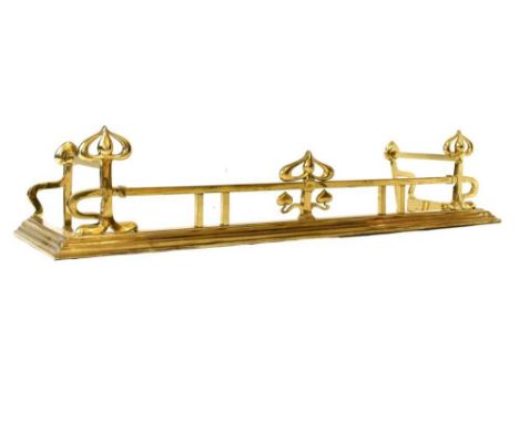 Art Nouveau polished brass fender, circa 1900, set with decorative heart and tendril motifs on a stepped base, 135cm x 34cm x