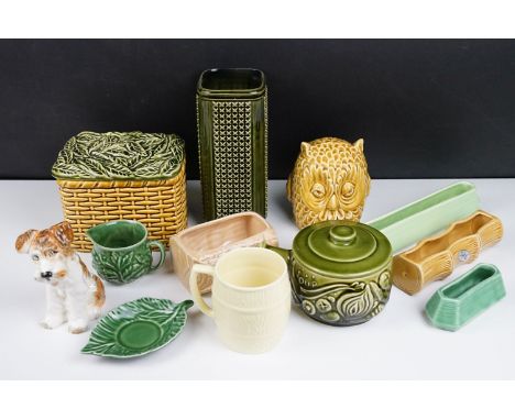 Collection of Sylvac ceramics to include lidded soup bowl (4905), tea caddy, owl piggy bank, terrier figure, vase etc. Talles