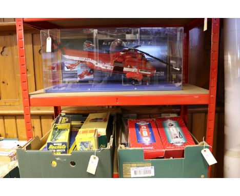 Quantity of various makes. Scalextric Grand Prix Set (C1025), Bridgestone/Minolta. Trackside Eddie Stobart 2 piece tinplate D