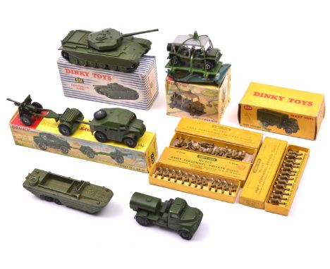 Dinky Military. A late issue 25 Pounder Field Gun Set (697). An example with all units fitted with dark green plastic wheels,