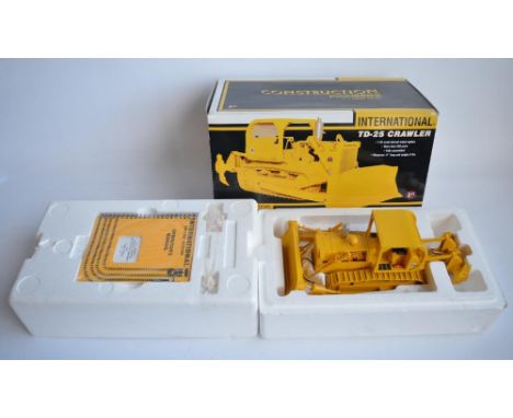 Boxed First Gear 1/25 scale diecast International TD-25 Series C Crawler Tractor model 79-0156 in mint condition, box good wi