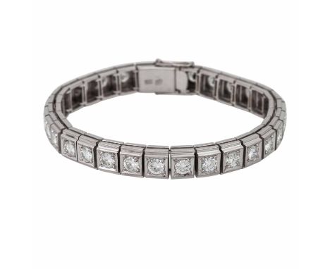   Rivière Armband mit 30 Brillanten zus. ca. 7,5 ct,  ca. GW-GET (K-M)/VVS-SI, WG 14K, 39 gr, L: ca. 18 cm, 2. Hälfte 20. Jh.