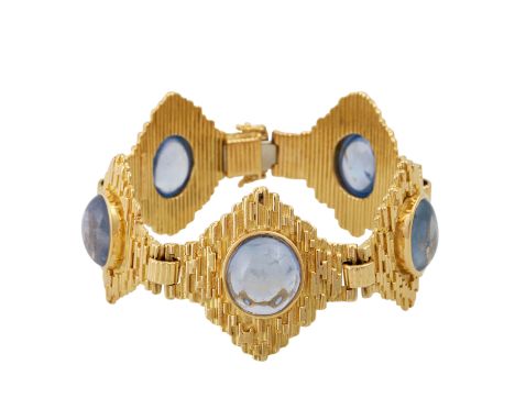   Armband mit 5 ovalen hellblauen Saphircabochons  zus. ca. 70 ct in 5 strukturierten Armbandgliedern aus GG 18K, 88,6 g, L: 