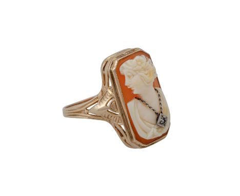   Ring mit achteckiger Muschelkamee  "Profil einer Dame mit Kette" bes. mit 1 Achtkantdiamanten, GG 8K, 3 g, RW: 52, 20. Jh.,