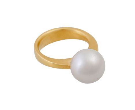   Ring mit großer Südseeperle  ca. 13,3 mm, feine weiße Südsee Zuchtperle mit min. WMM, GG 18K, 13,1 g, RW: 61, Ende 20. Jh.,