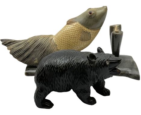 Black Forest style carved wood model of a bear, together with carved horn pen holder, in the form of a fish, L26cm 