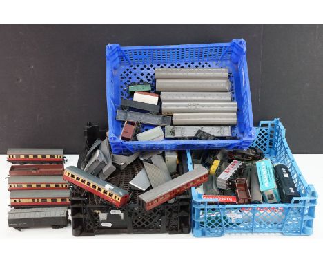 Collection of OO /TTR / HO gauge model railway to include 38 x items of rolling stock featuring Marklin, Triang, Jouef and Li