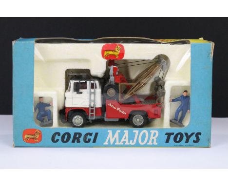 Boxed Corgi Major 1142 Holmes Wrecker Recovery Vehicle with Ford Tilt Cab diecast model, complete with mechanic figures, ex