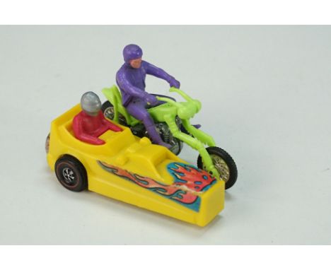 Mattel Hot Wheels Revvers Motorbike &amp; Sidecar redline model featuring Preying Mantis in main body green, rider in purple 