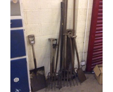 A quantity of various vintage garden tools 